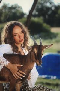Bernarda Bobovecki na Farmici [ 165.56 Kb ]