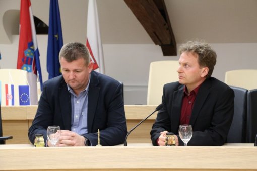 Tiskovna konferencija: peticija za zabranu petardi [ 80.78 Kb ]