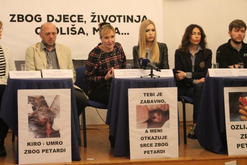 Stru�njaci za zabranu petardi [ 363.43 Kb ]