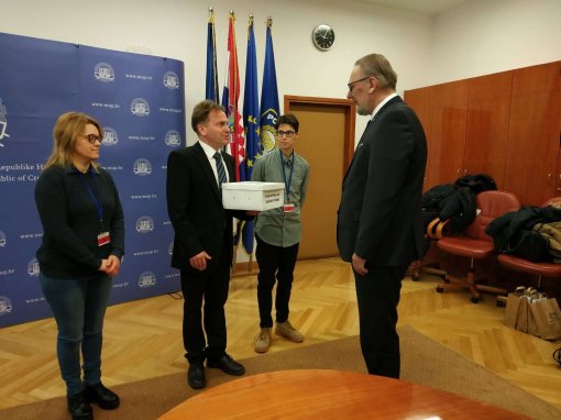 MUP-u predano 60 000 potpisa za zabranu petardi [ 238.69 Kb ]