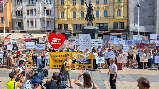 Odr�an prosvjed protiv okrutnosti prema �ivotinjama [ 703.96 Kb ]