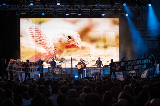 Aktivisti upali na koncert Rundeka [ 162.76 Kb ]