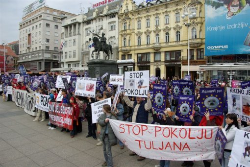 Zagreb demo against the seal slaughter 6 [ 187.25 Kb ]