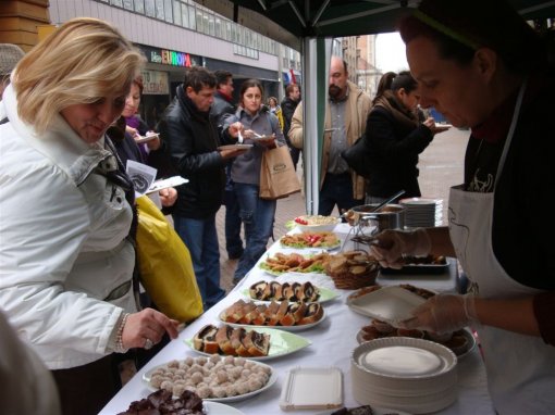 Compassion at the Holiday Table 7 [ 133.71 Kb ]