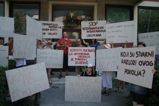 Prosvjed ispred ministarstva poljoprivrede [ 289.21 Kb ]