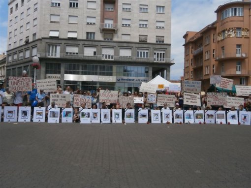 Prestati ubijati i otvoriti skloni�ta! [ 95.21 Kb ]