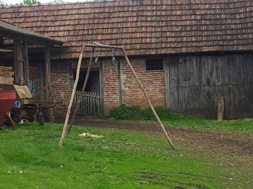 Klanje u selu sjena [ 81.66 Kb ]