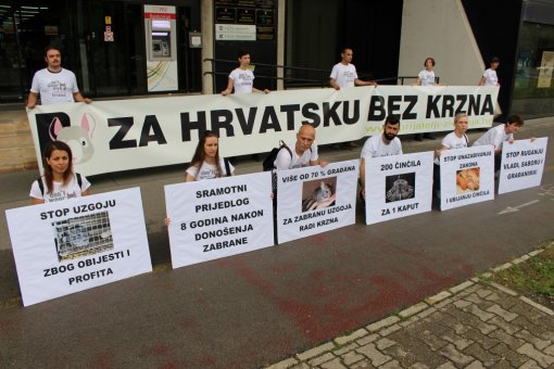 Prosvjed ispred Ministarstva poljoprivrede 9. 7. 2015. [ 222.55 Kb ]